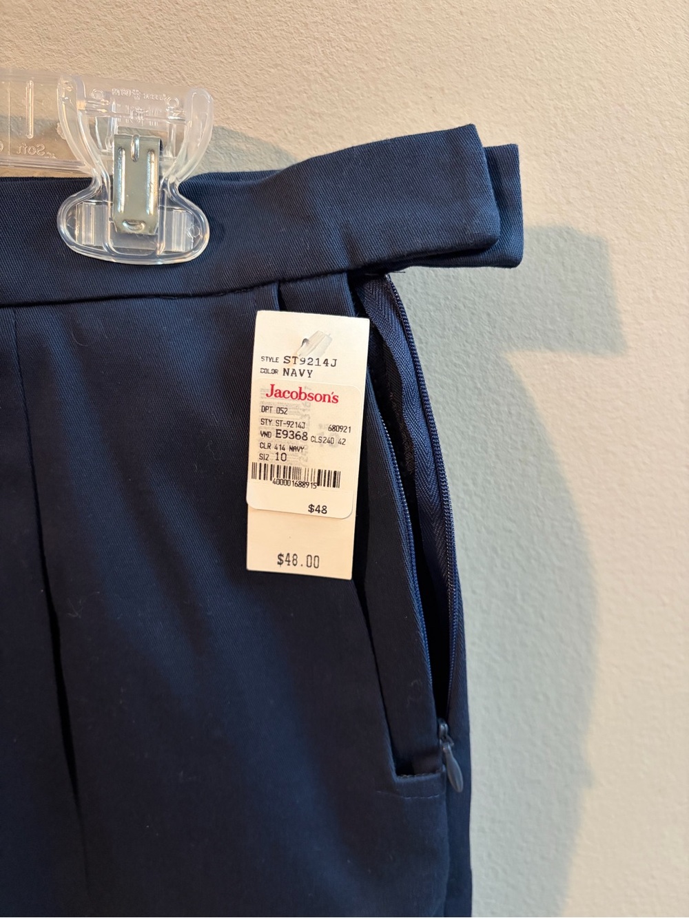 Jacobson’s Classic Navy Women’s Pleated Shorts - Picture 2 of 5